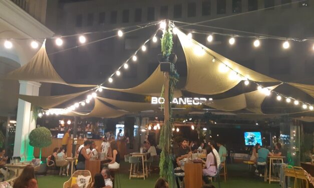 Bocanegra, la terraza del palacio Casa Riera