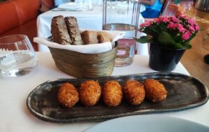 restaurante-dani-brasserie-hotel-four-seasons-croquetas-te-veo-en-madrid.jpg