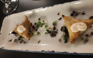 restaurante-amura-cabo-de-palos-samosas-de-cerdo-te-veo-en-madrid.jpg