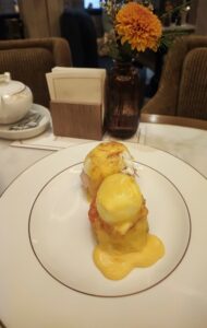 Desayunar-en-en-bless-hotel-huevos-benedict-te-veo-en-madrid.jpg