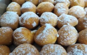 Los-mejores-bunuelos-de-madrid-en-2024-antigua-pasteleria-del-pozo-te-veo-en-madrid.jpg