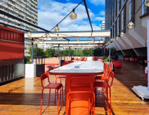 Burnch hotel Canopy by Hilton. Terraza con vistas, Teveoenmadrid