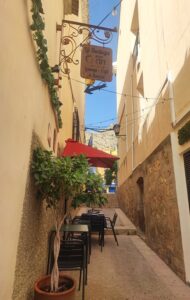 Terraza de la Casa de los Coy en un pequeño callejón lleno de historia