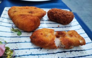 hotel-la-casa-de-los-coy-trio-de-croquetas-te-veo-en-madrid.jpg