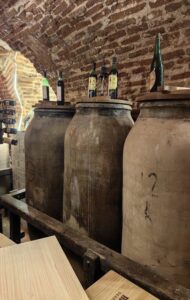 lLa parte de la bodega de lLa Taberna de Antonio Sánchez cuanta con muchas anécdotas