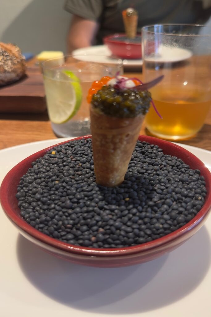 Restaurante Quincé, cono de hojaldre de salmón y caviar
