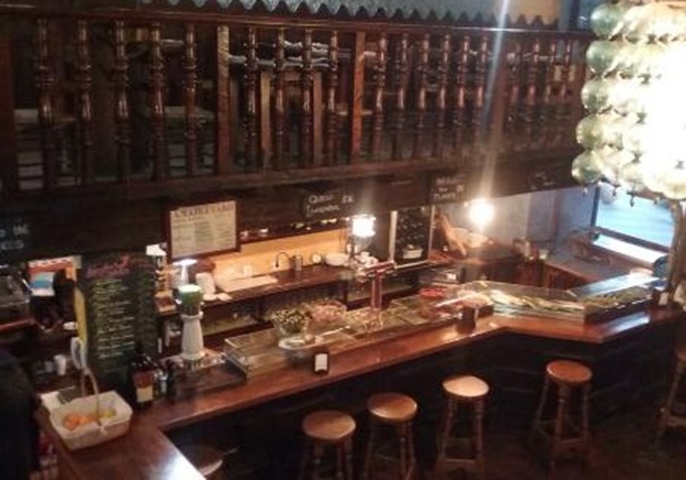 Jota Batela, una taberna portuaria en Madrid