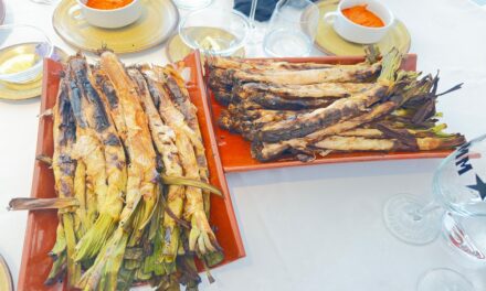 Calçotada junto al mar en La Cucanya