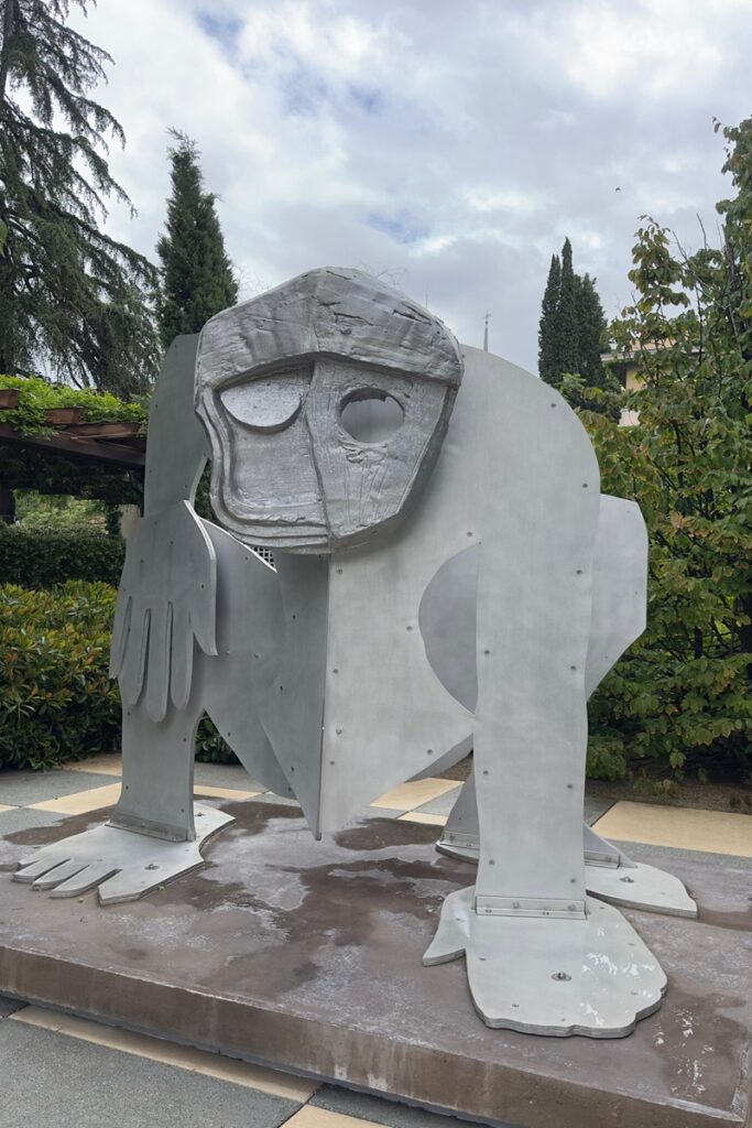 Gigante de aluminio, Thomas Houseago