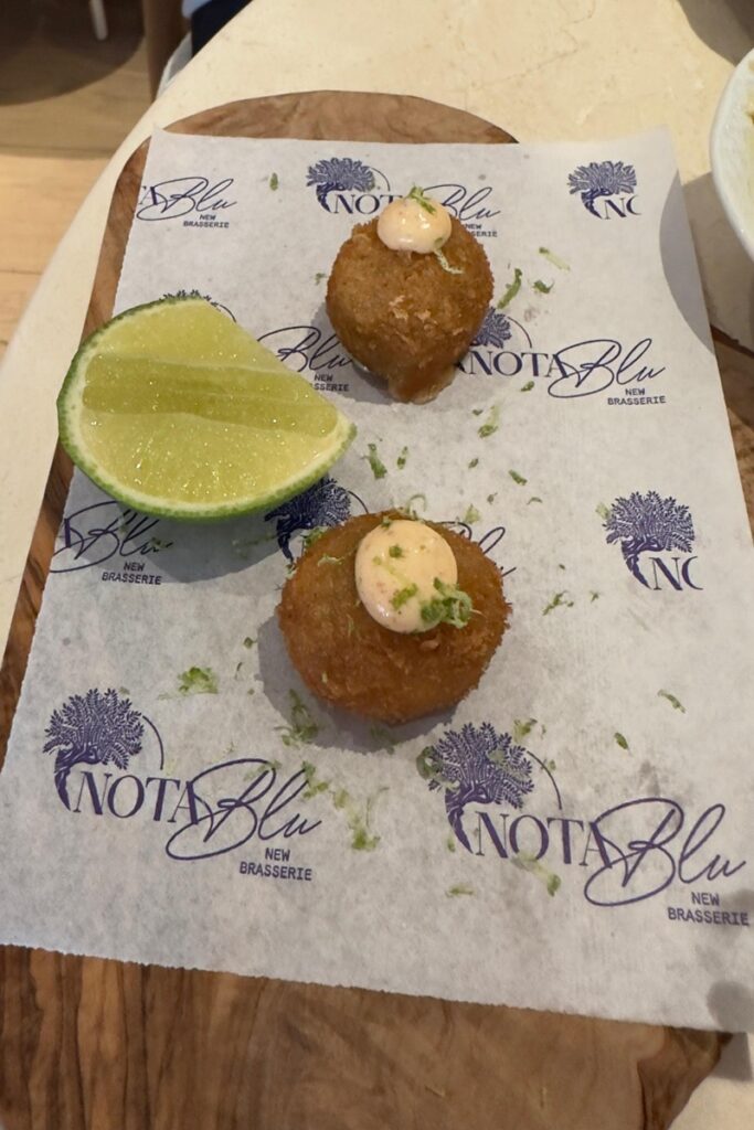 Nota Blue New Brasserie, croquetas de gamba
