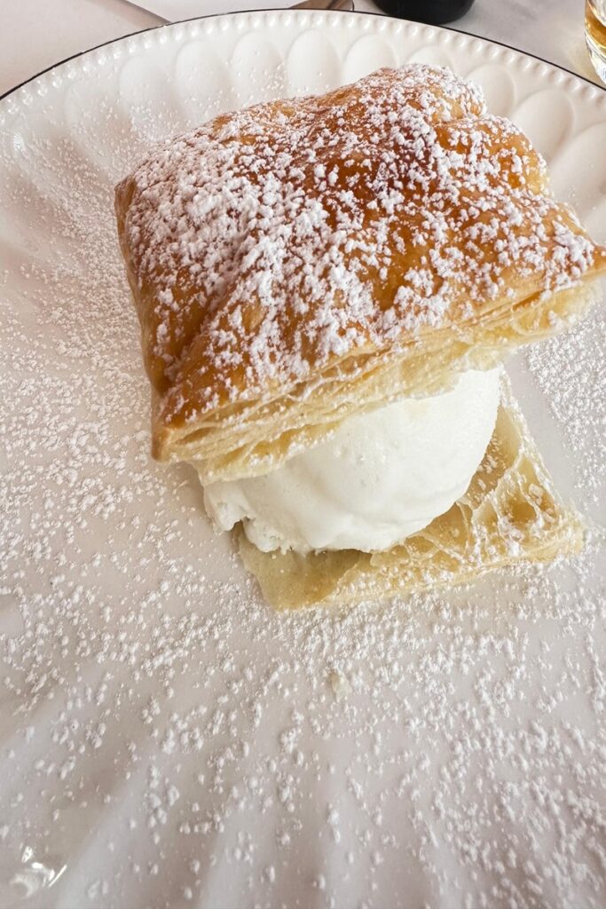 Restaurante La Marquesita.  milhojas de toffe, vainilla y limón