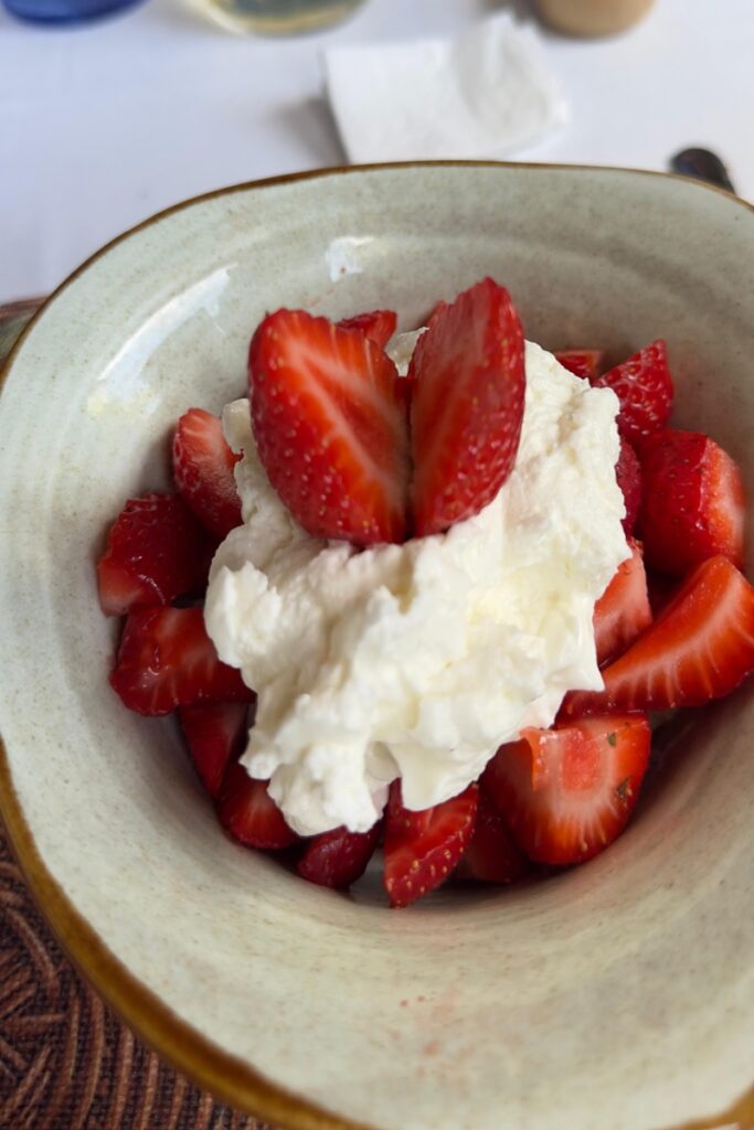 Fresas de Candamo con nata. El Llar de Viri