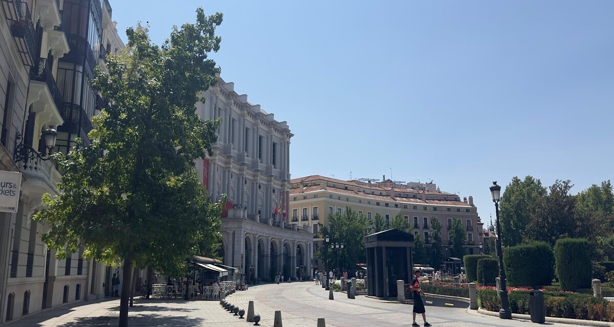 Mañana de sábado alrededor del Real Monasterio de la Encarnación