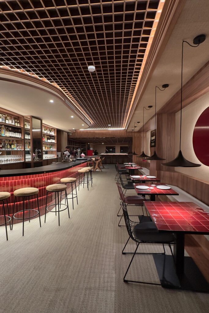 Baro Hand roll bar, sala