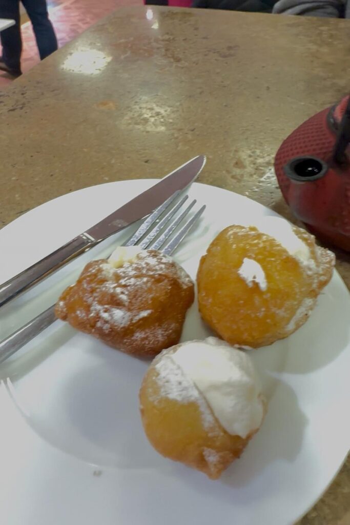 Los buñuelos de nata de Ascaso son de los mejores que he probado