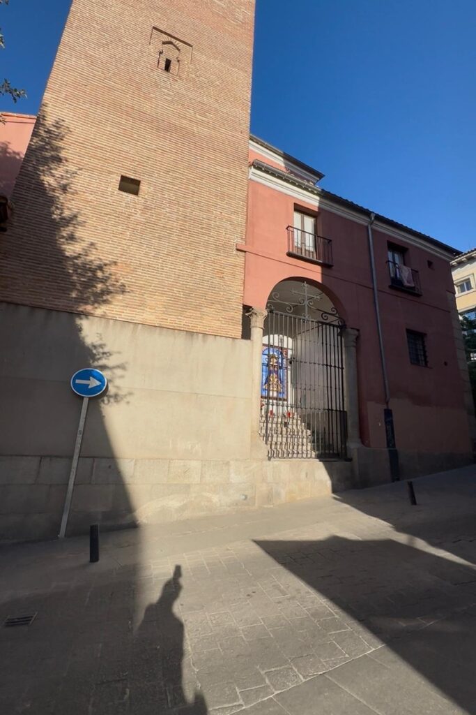 En San Pedro el Viejo apareció un hombre emparedado