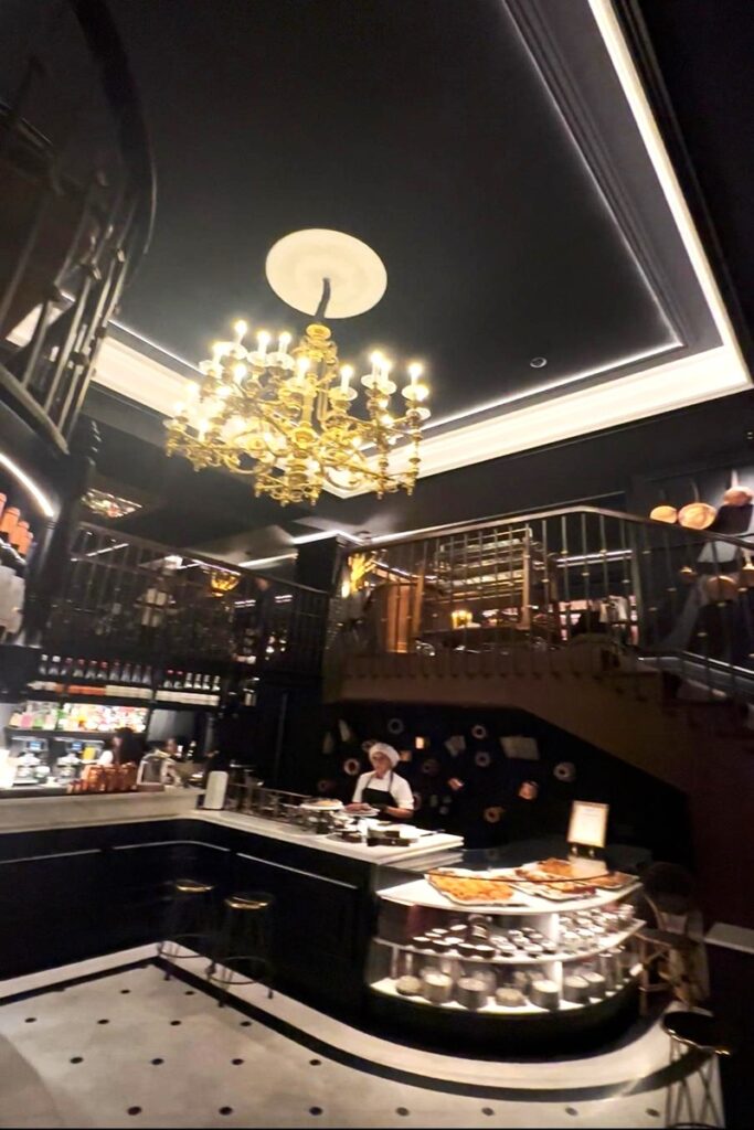 Lhardy Café, zona de tienda y cafetería
