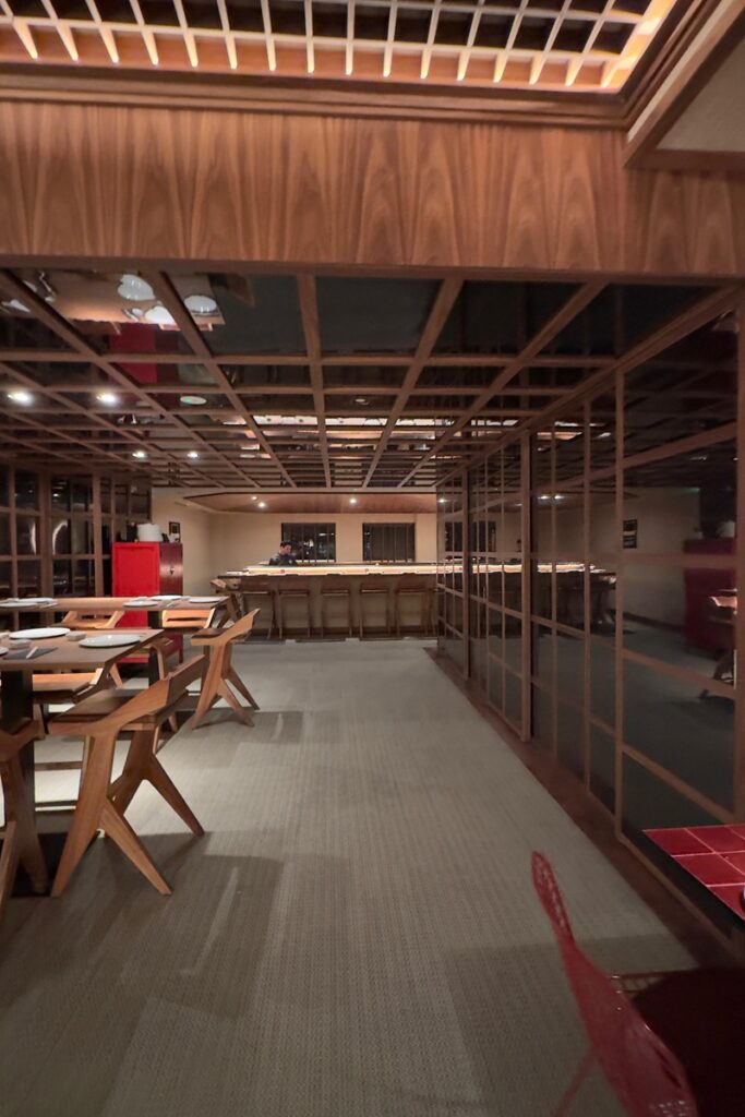 Sala y barra de sushi de Baro Hand Roll Bar